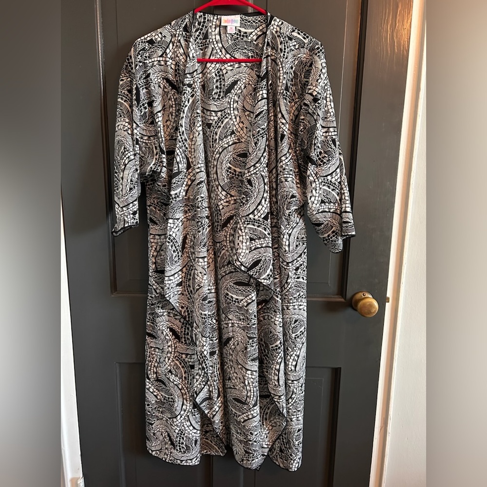 Medium Shirley Kimono by Lularoe.  Black and white.